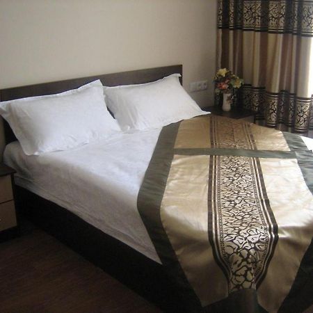 Kausar Hotel Almaty Esterno foto